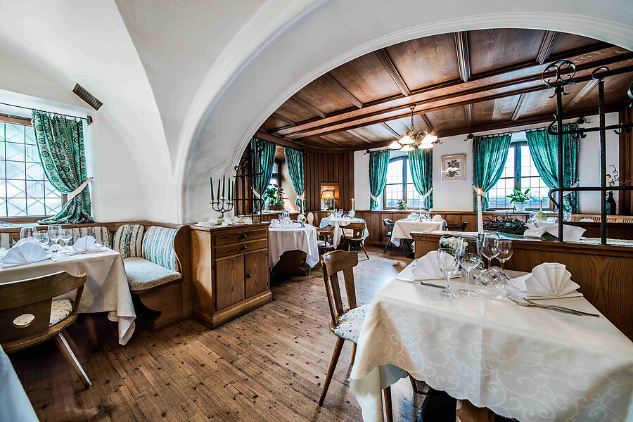 Hotel Restaurant Pizzeria Förstlerhof in Burgstall