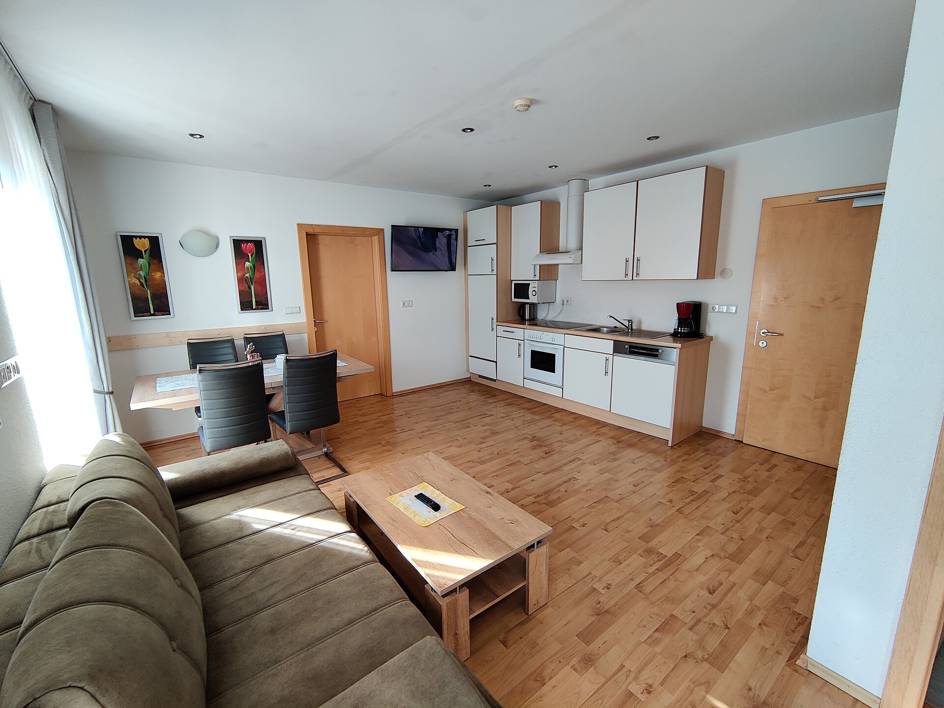 Suite 6 with 2 bedrooms