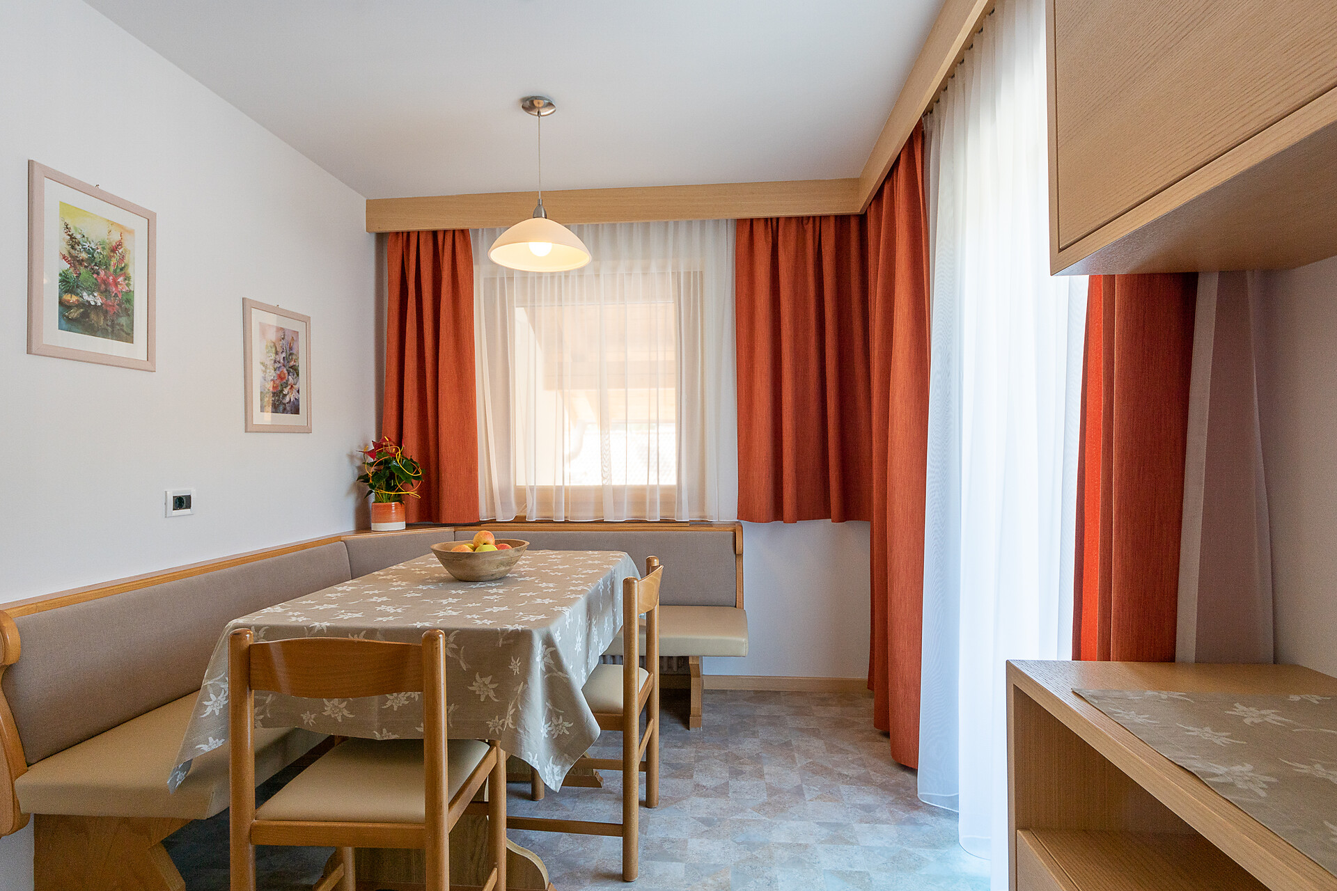 Apartment 3: Gumina