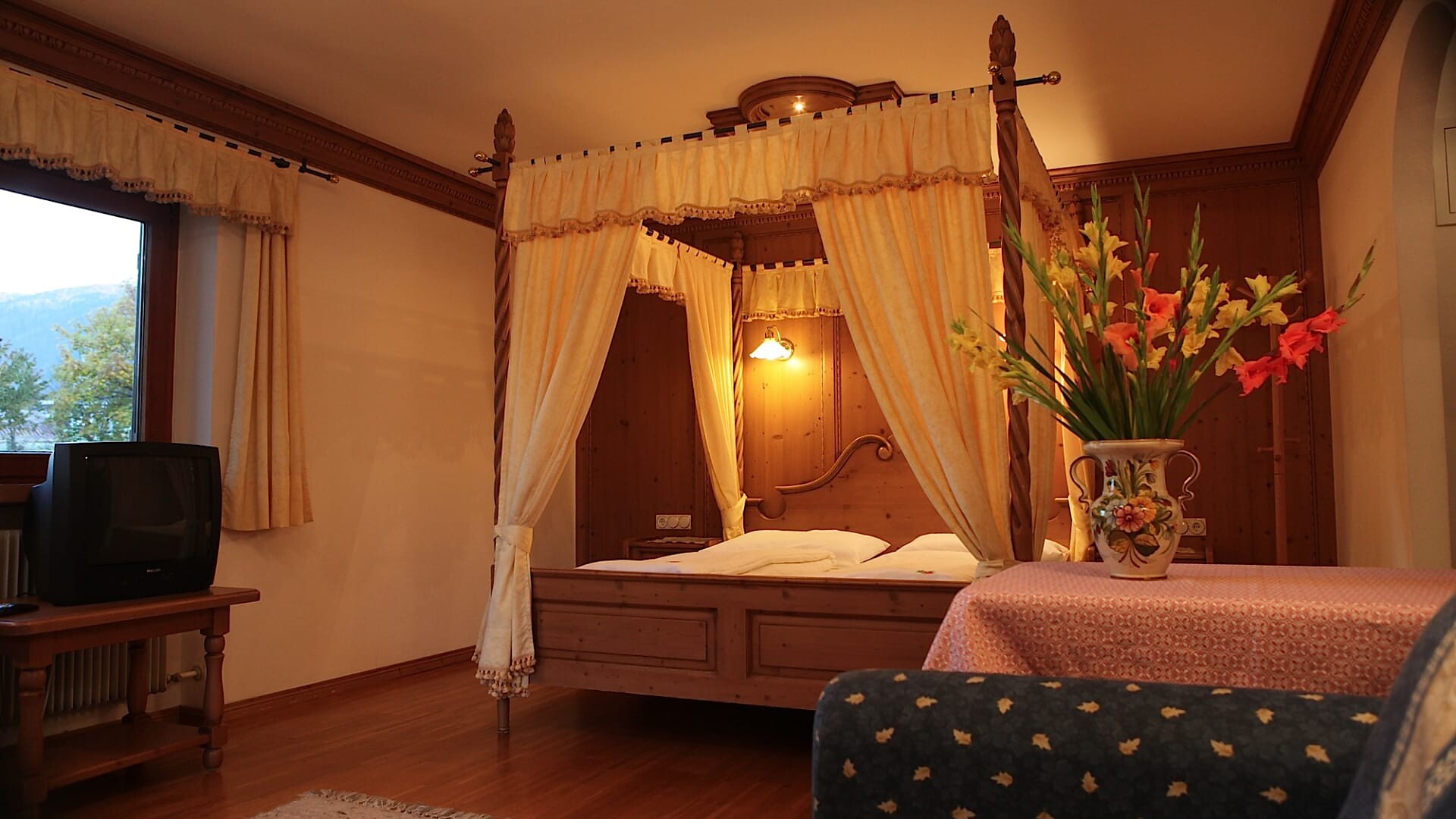 Romantica camera superior con letto a baldacchino - 101