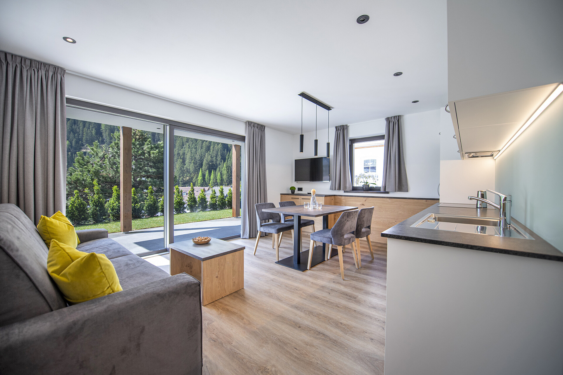 One-Bedroom apartment with terrace and garden access