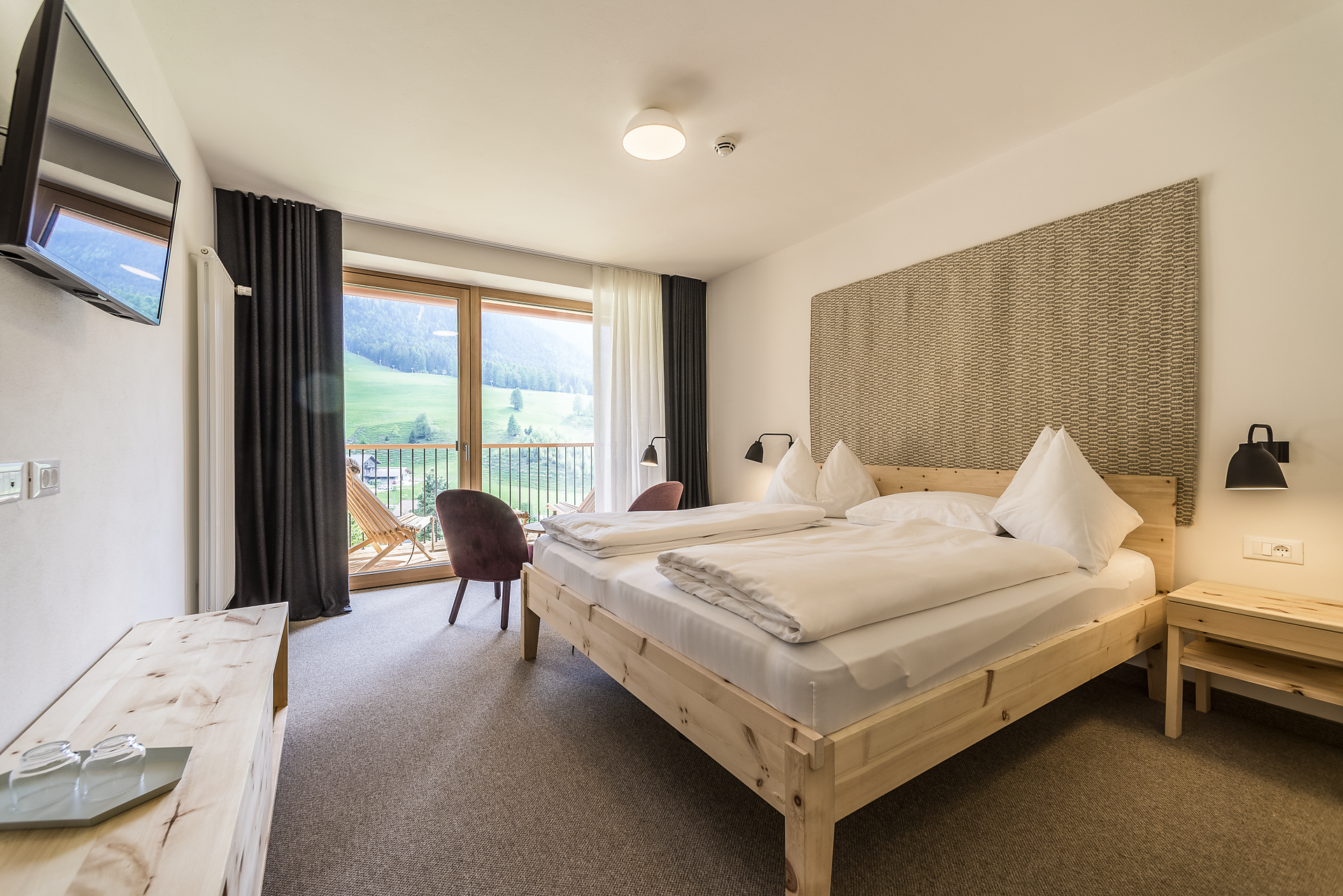Doppelzimmer Südseite mit Loggia und Geislerblick