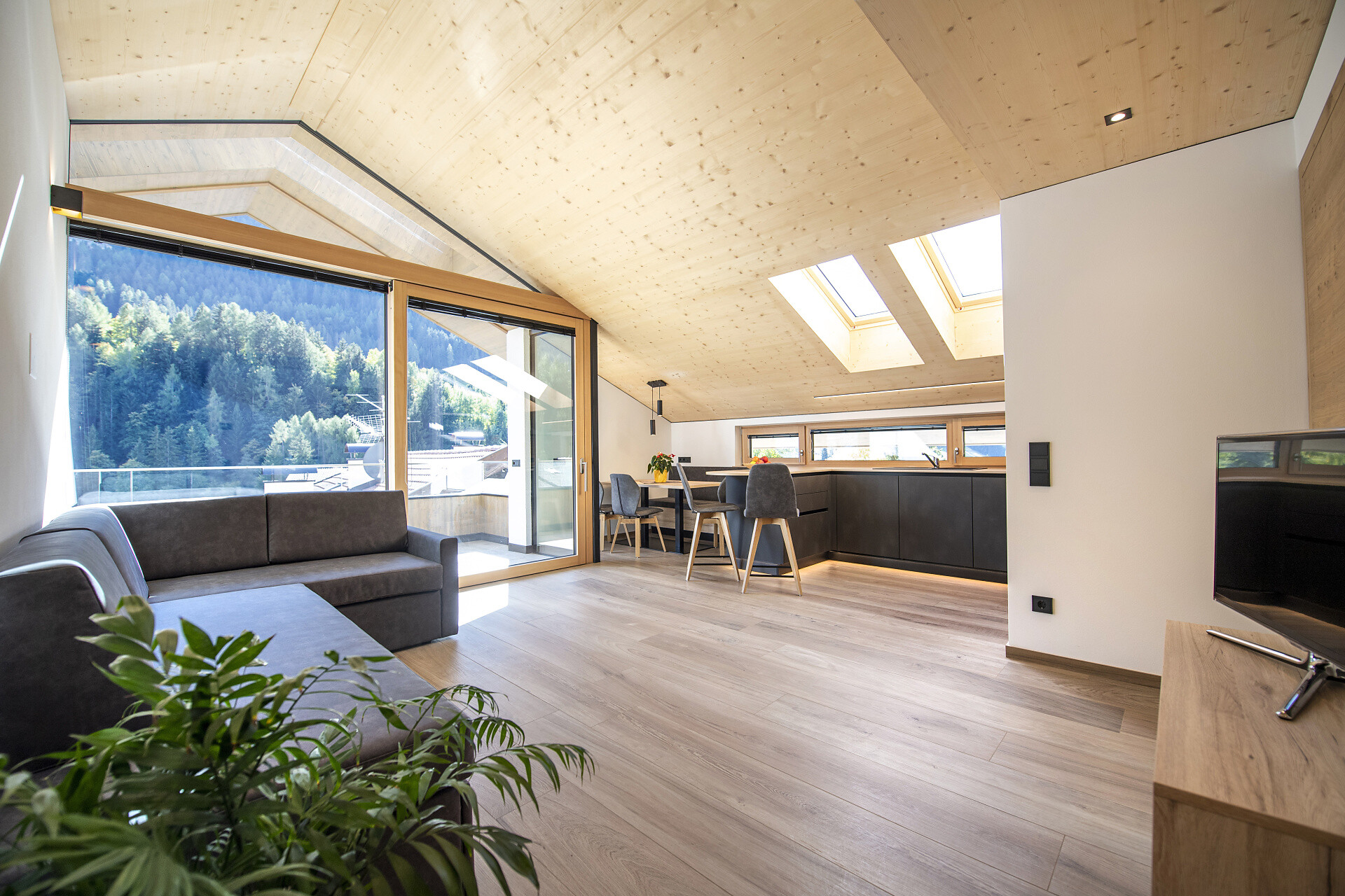 Appartamento con 2 camere da letto e terrazzo