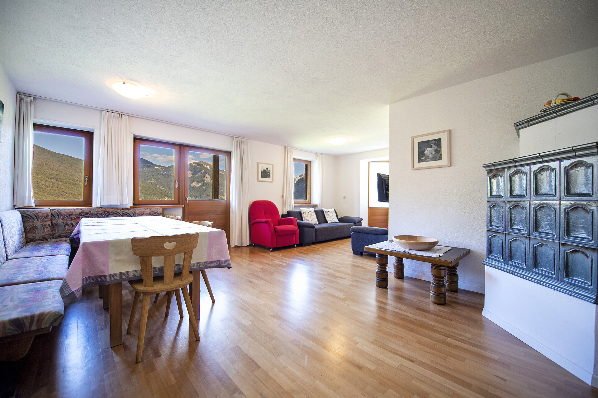 Ferienwohnung mit 3 Schlafzimmer, Balkon und Panor