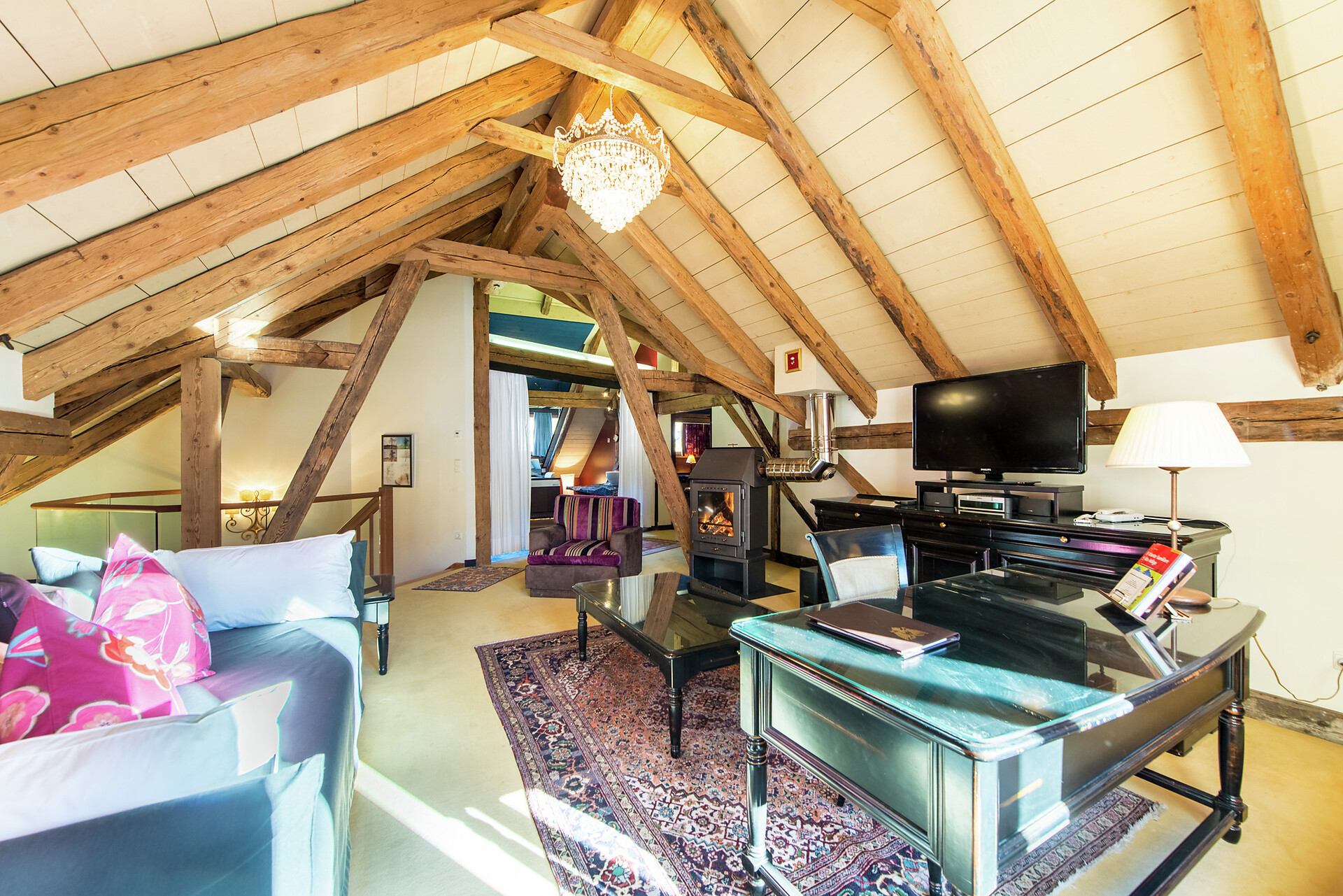 Suite 401