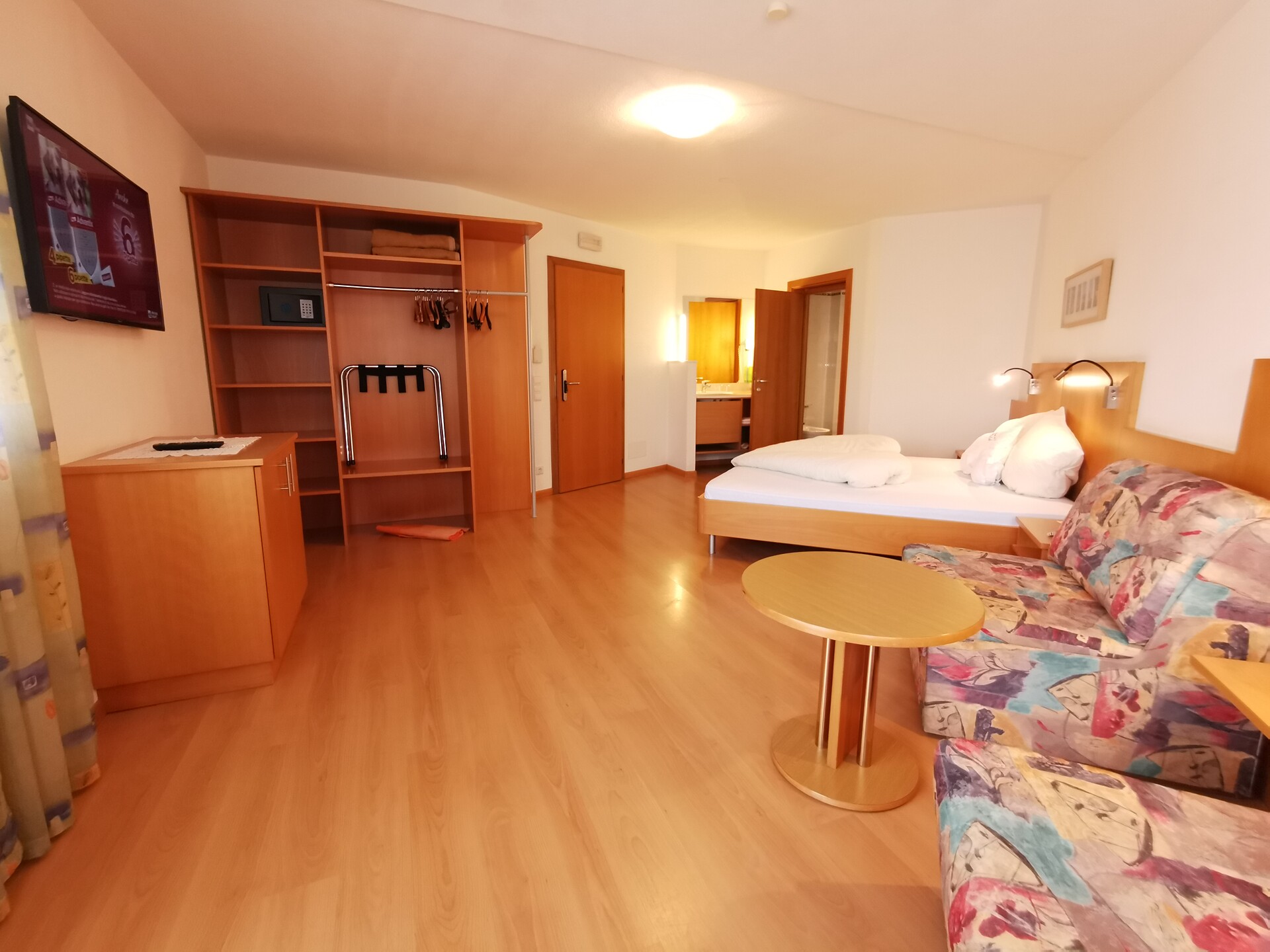 Room for 4 people
