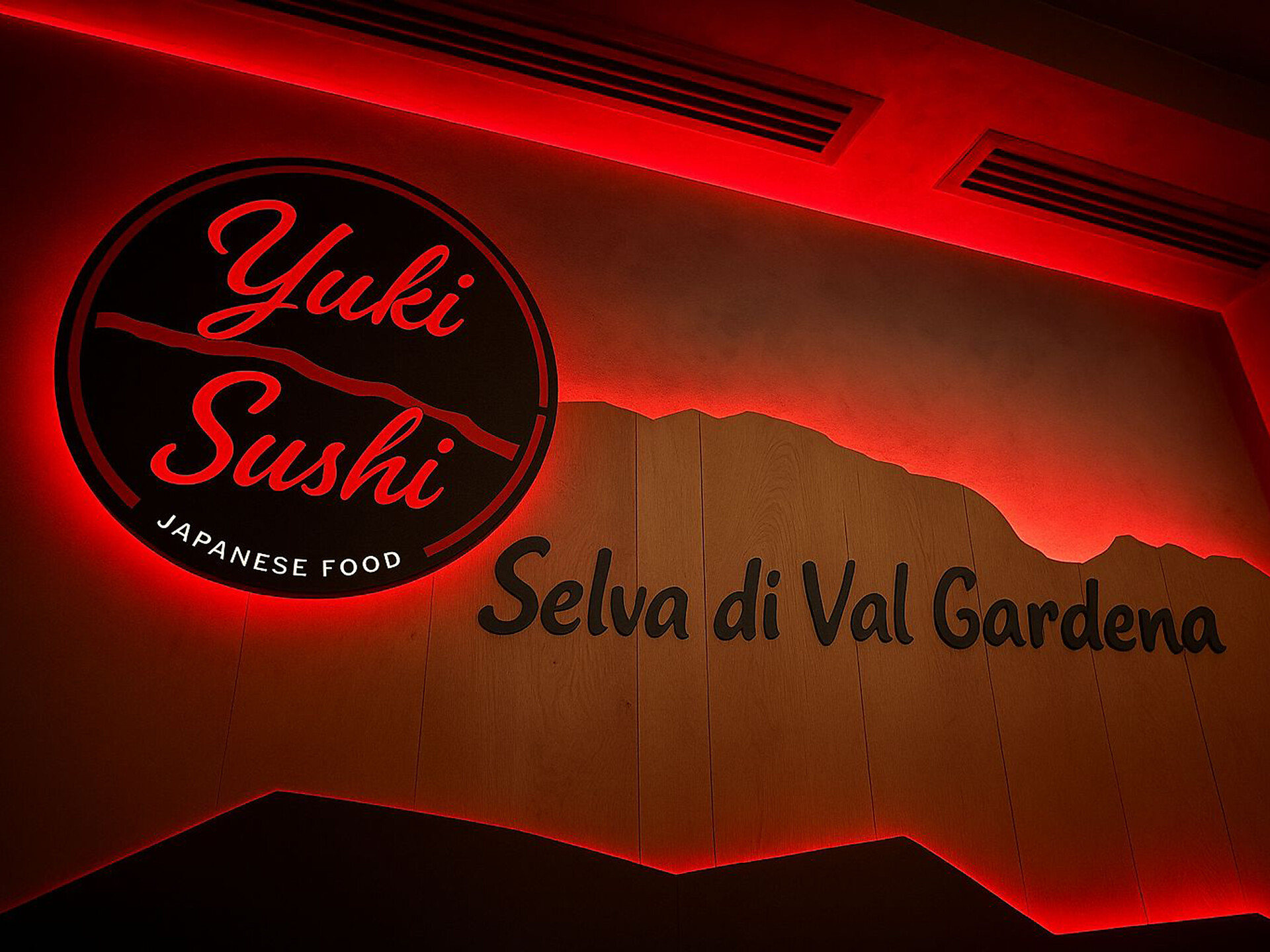 Greens Wine Bar - Yuki Sushi - Dolomites Region Val Gardena - #6 - suedtirol.info