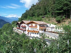 Schneeweisshof