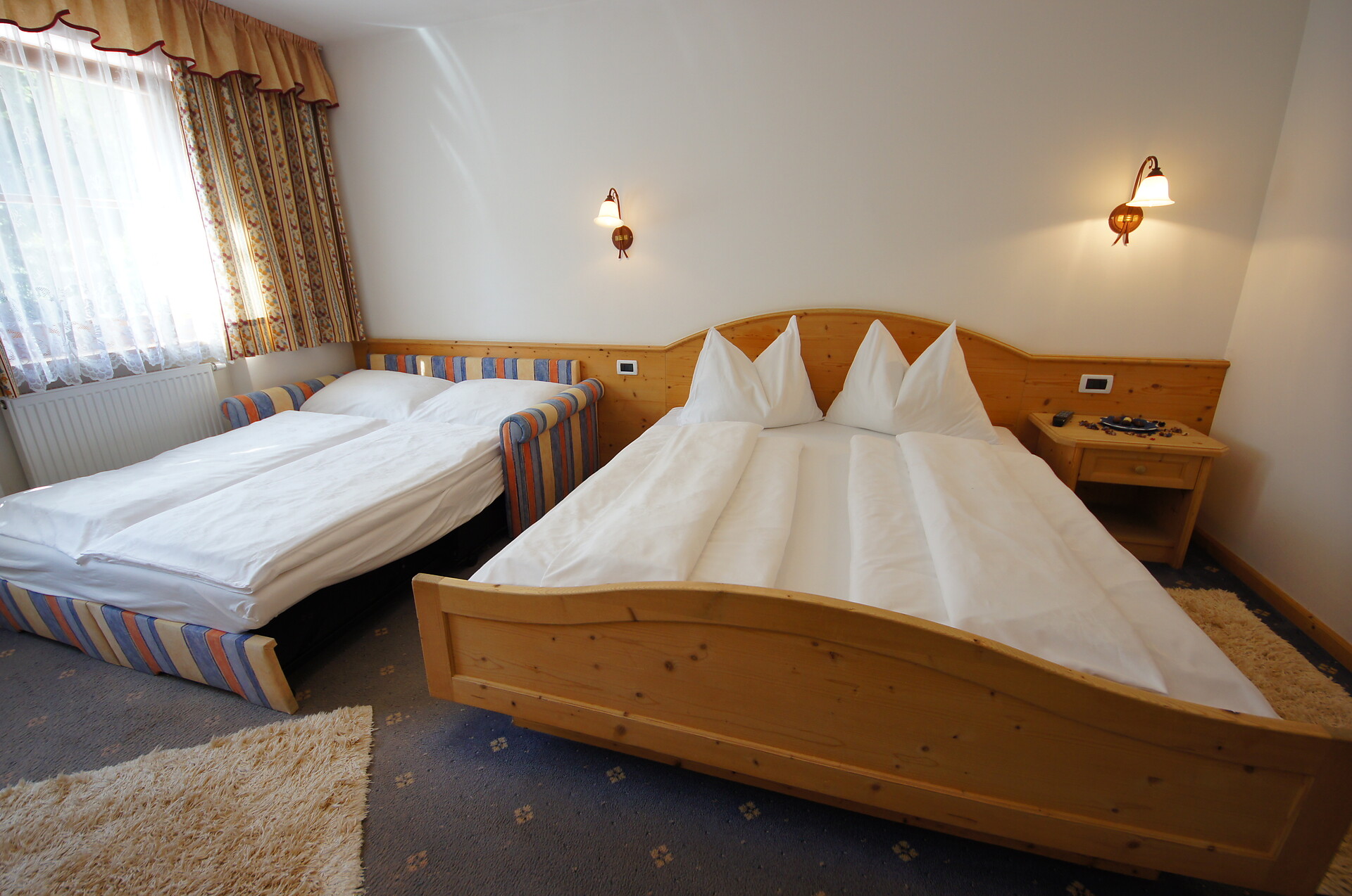 Quadruple room - Rosa gialla