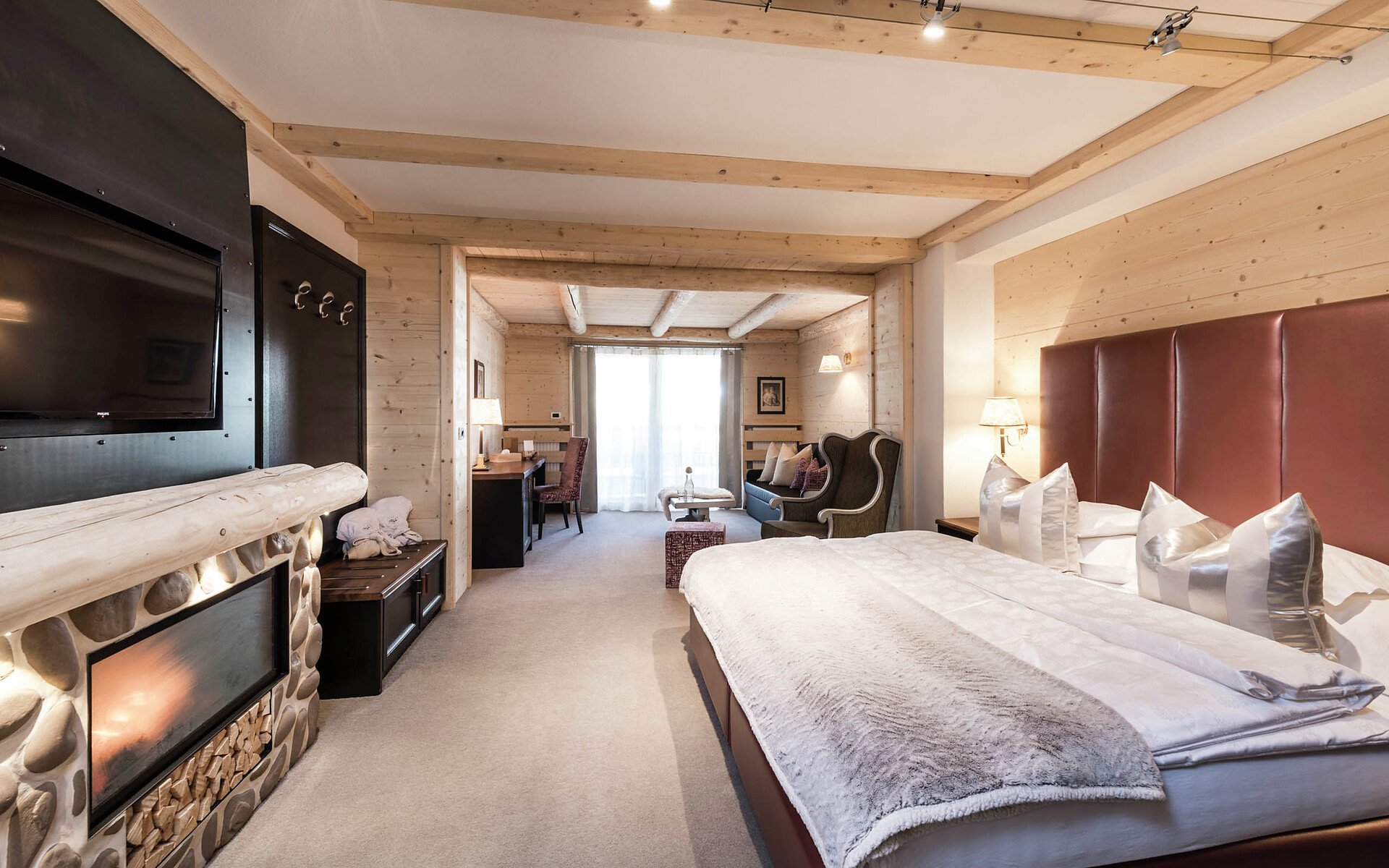 JUNIOR SUITE