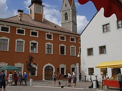 Every Thursday farmer market in Silandro