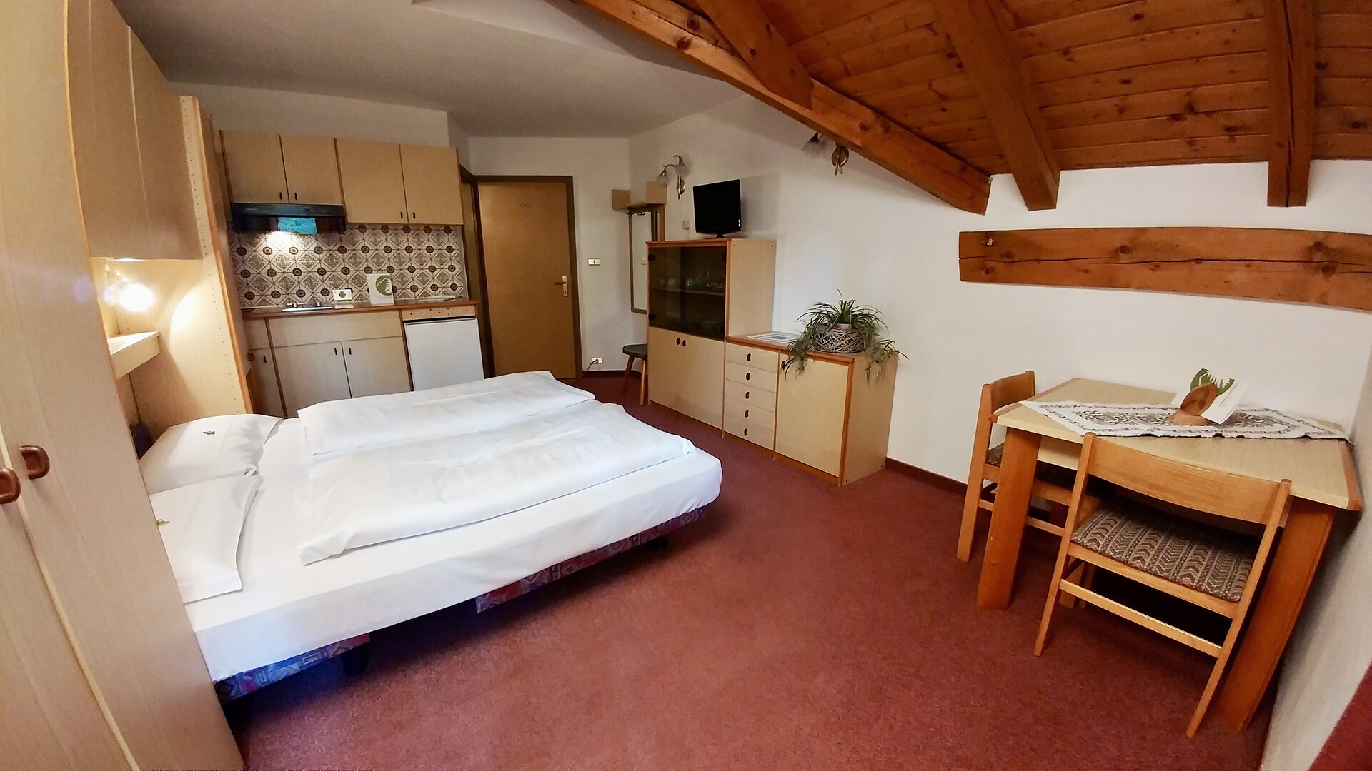 Room Arnica