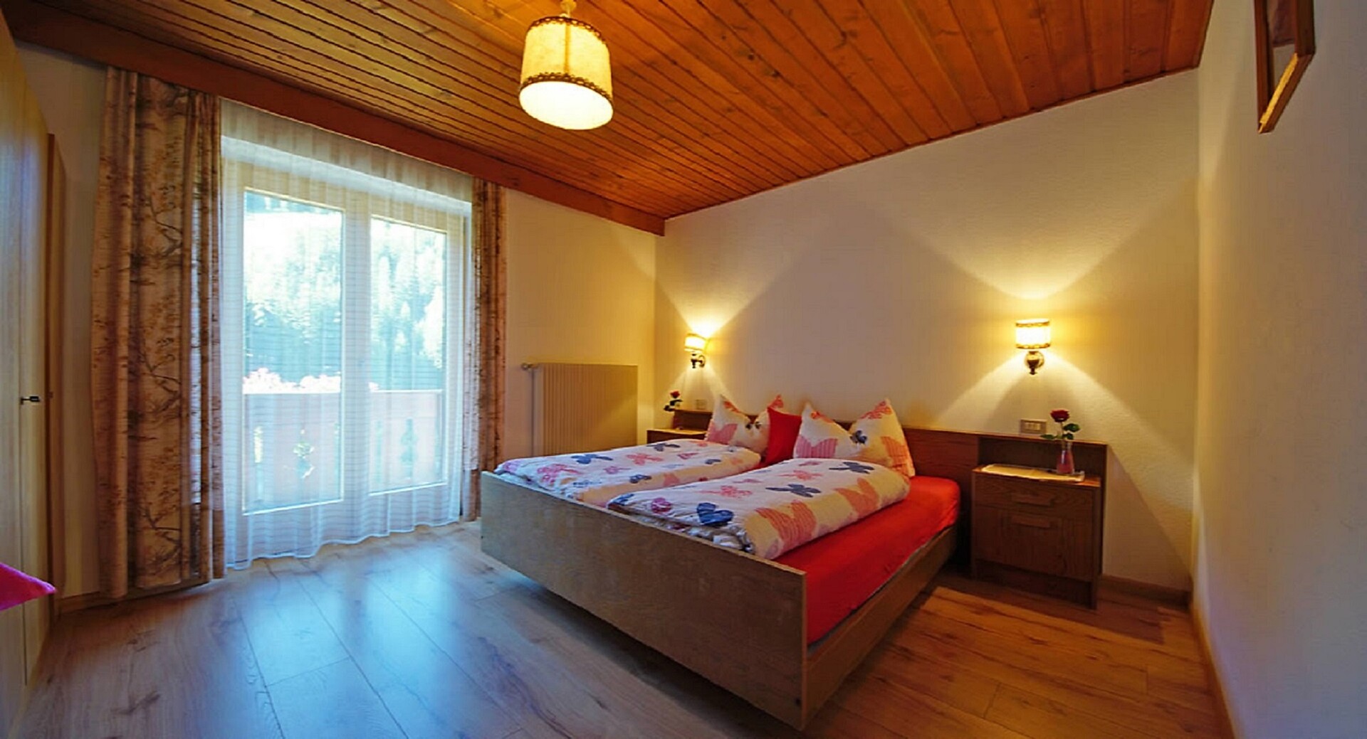 Camera doppia con letto aggiunto e balcone