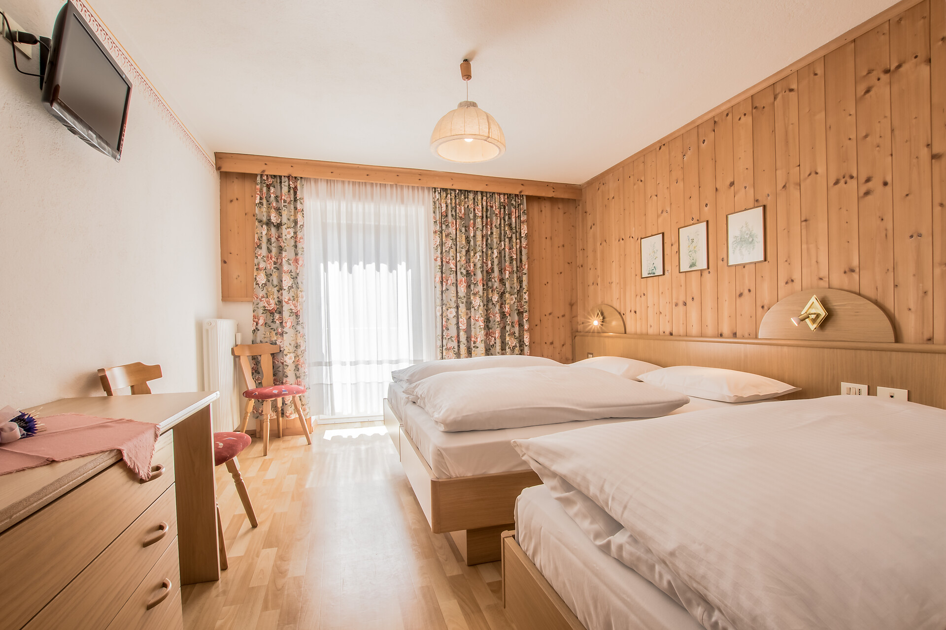 3-bedded-room