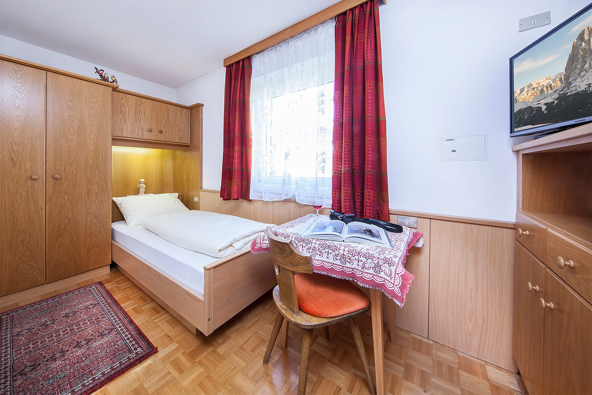 Economy room