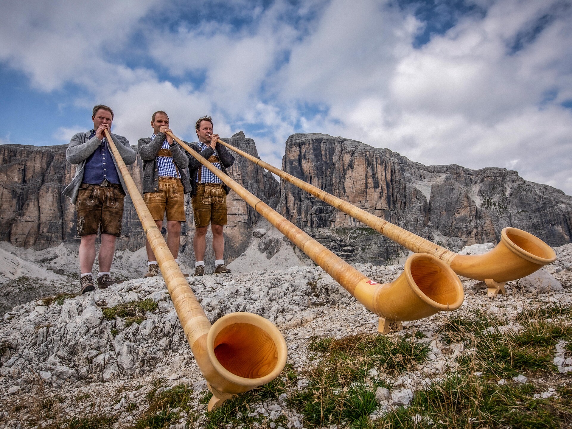 Le sonn di cors da munt - The sound of alphorns in the mountains